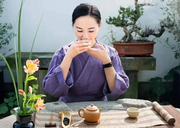 沪上休闲夜游为何成为年轻人社交新宠？